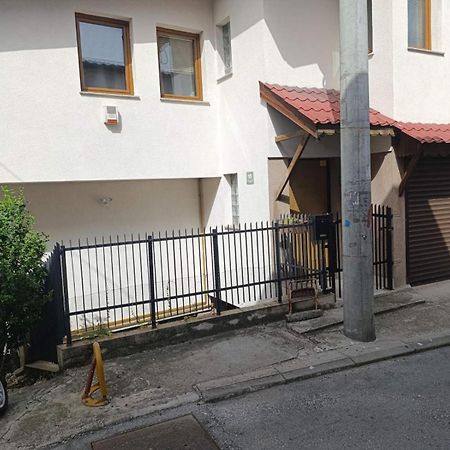 Apartman Yellow House Сараево Экстерьер фото