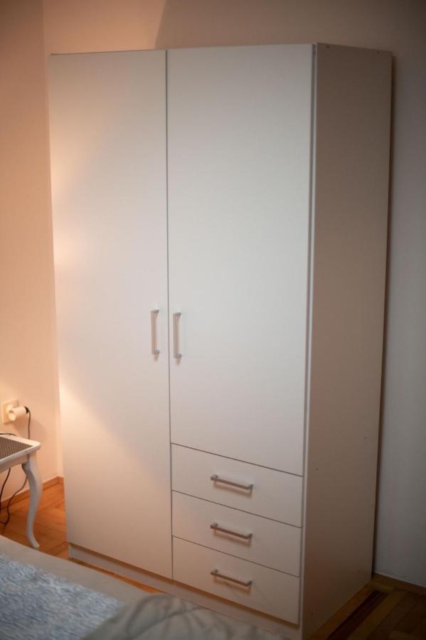Apartman Yellow House Сараево Экстерьер фото