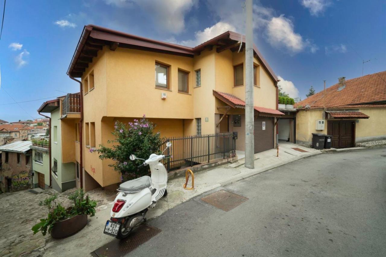 Apartman Yellow House Сараево Экстерьер фото