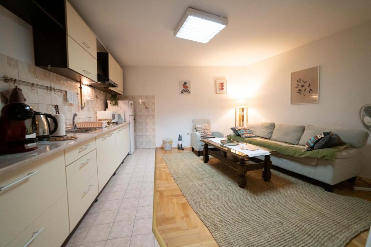 Apartman Yellow House Сараево Экстерьер фото