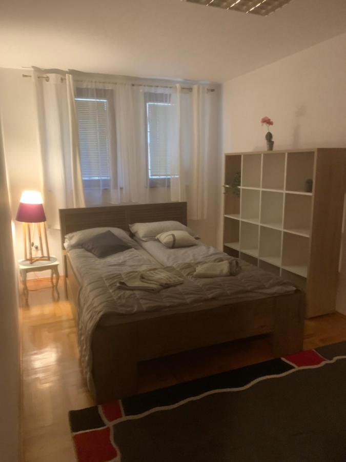 Apartman Yellow House Сараево Экстерьер фото