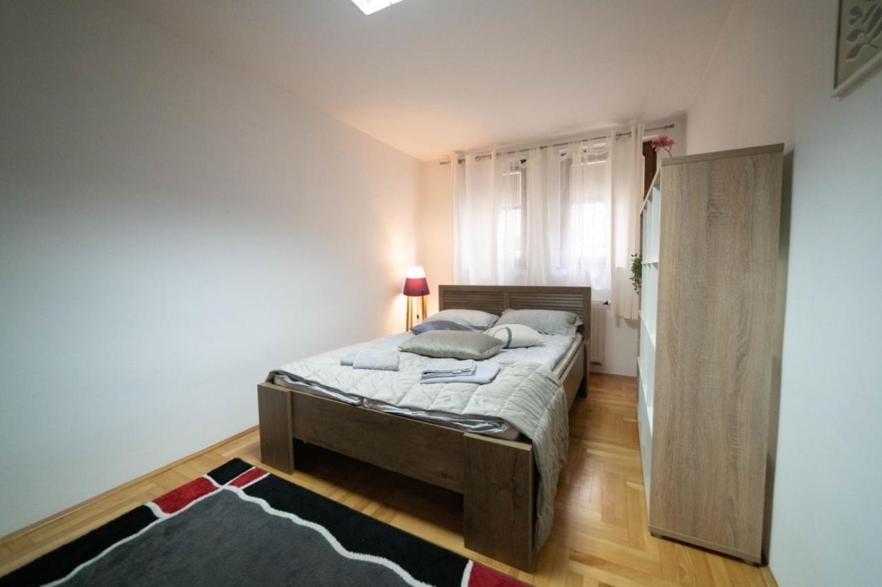Apartman Yellow House Сараево Экстерьер фото