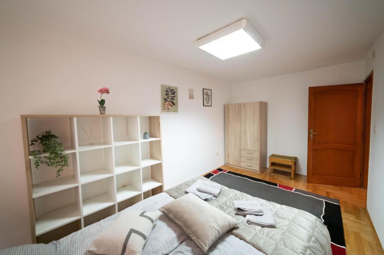 Apartman Yellow House Сараево Экстерьер фото